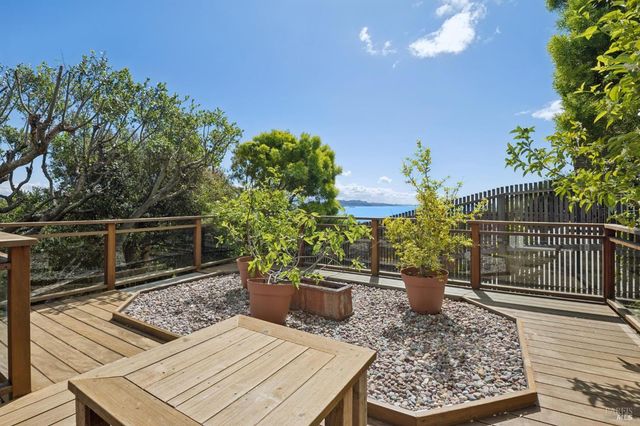 120 Fernwood Dr, San Rafael, CA 94901