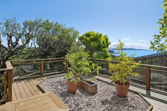 120 Fernwood Dr, San Rafael, CA 94901