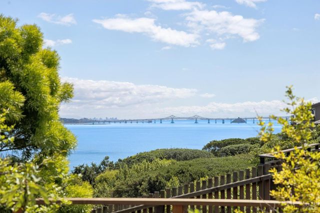 120 Fernwood Dr, San Rafael, CA 94901