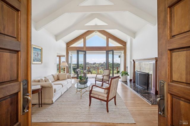 120 Fernwood Dr, San Rafael, CA 94901