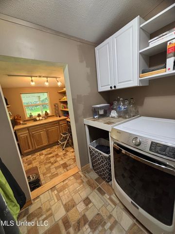 16 Green Meadow Place Road, Picayune, MS 39466