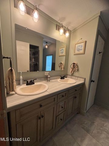 16 Green Meadow Place Road, Picayune, MS 39466