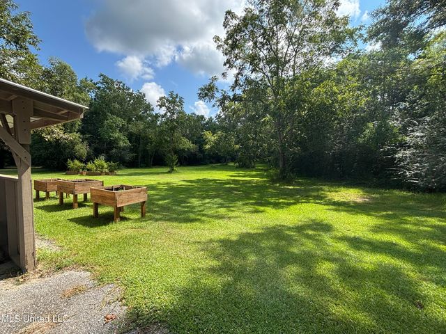 16 Green Meadow Place Road, Picayune, MS 39466