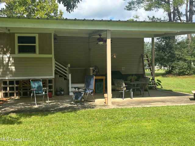 16 Green Meadow Place Road, Picayune, MS 39466
