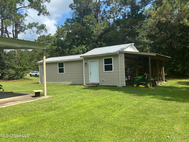 16 Green Meadow Place Road, Picayune, MS 39466