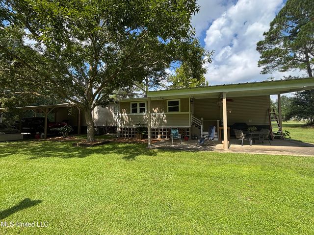 16 Green Meadow Place Road, Picayune, MS 39466