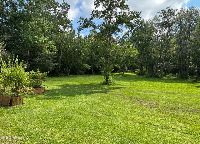 16 Green Meadow Place Road, Picayune, MS 39466