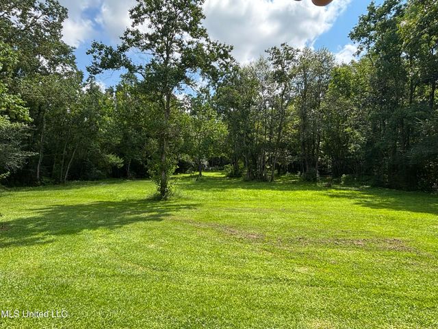 16 Green Meadow Place Road, Picayune, MS 39466
