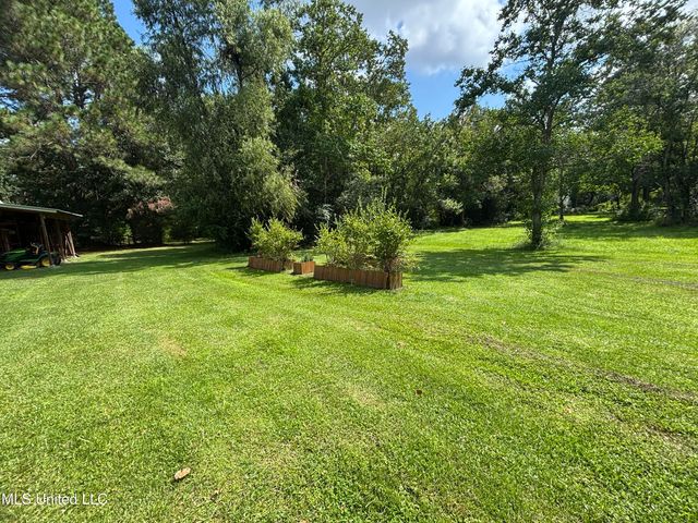 16 Green Meadow Place Road, Picayune, MS 39466