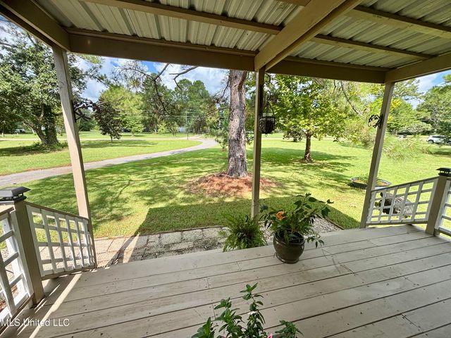 16 Green Meadow Place Road, Picayune, MS 39466