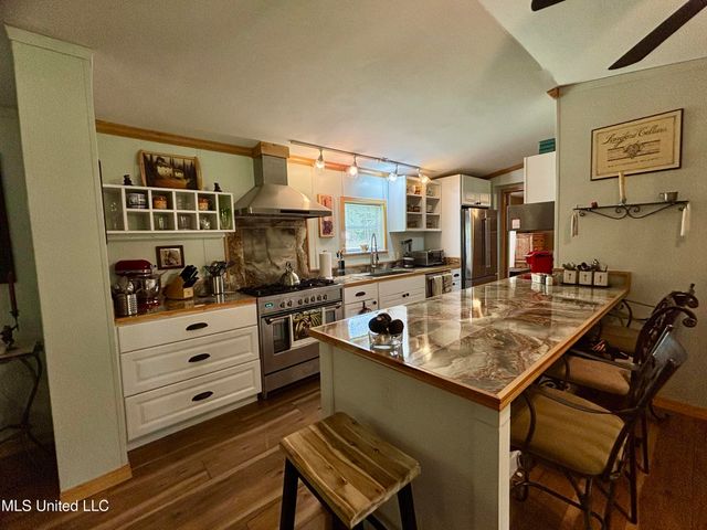 16 Green Meadow Place Road, Picayune, MS 39466