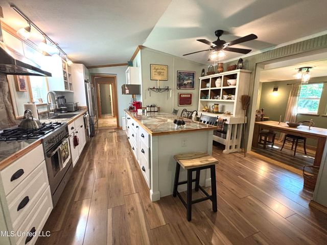 16 Green Meadow Place Road, Picayune, MS 39466