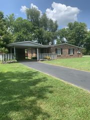 904 Rackley Dr, Pulaski, TN 38478