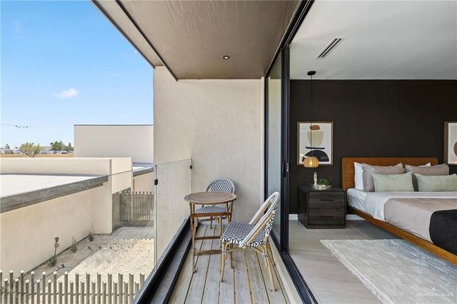 1404 S 7th Avenue, Edinburg, TX 78539