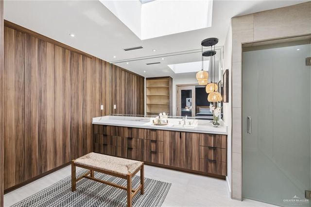 1404 S 7th Avenue, Edinburg, TX 78539