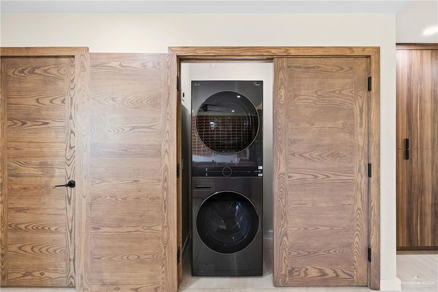 1404 S 7th Avenue, Edinburg, TX 78539