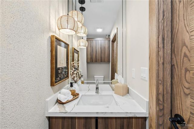 1404 S 7th Avenue, Edinburg, TX 78539