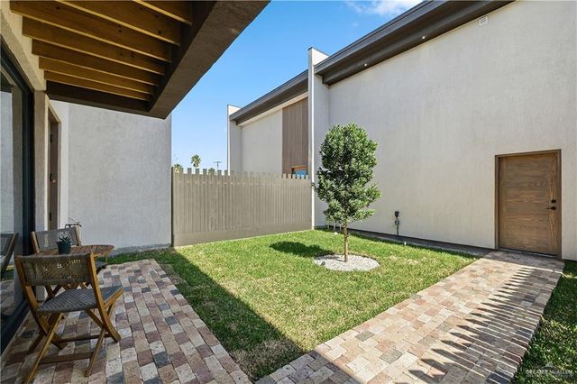 1404 S 7th Avenue, Edinburg, TX 78539