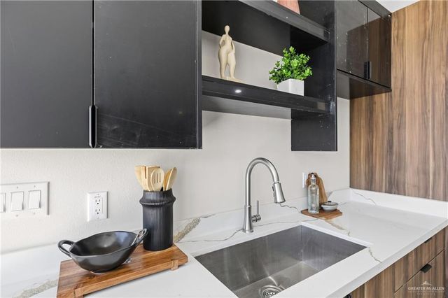 1404 S 7th Avenue, Edinburg, TX 78539