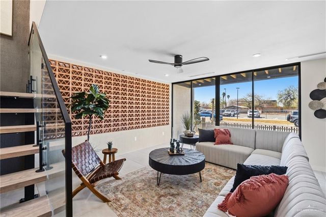 1404 S 7th Avenue, Edinburg, TX 78539