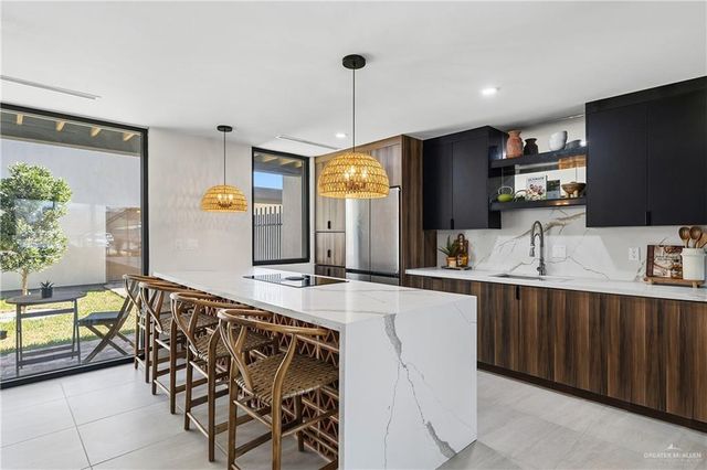 1404 S 7th Avenue, Edinburg, TX 78539