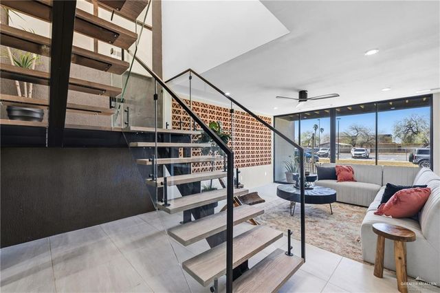 1404 S 7th Avenue, Edinburg, TX 78539