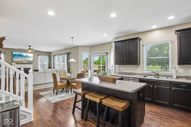 1334 Old Heritage Place, Greenwood, IN 46143