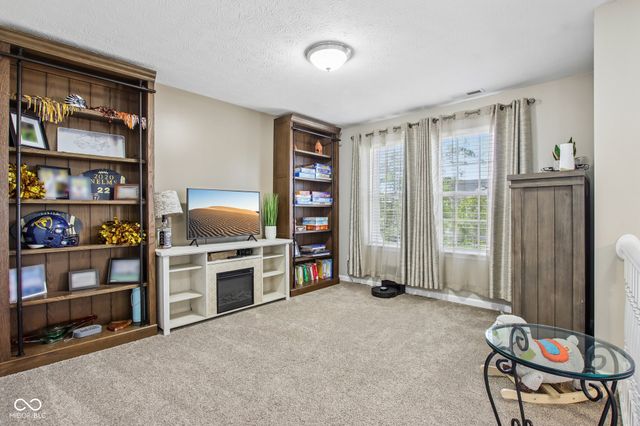 1334 Old Heritage Place, Greenwood, IN 46143