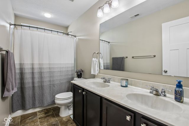1334 Old Heritage Place, Greenwood, IN 46143