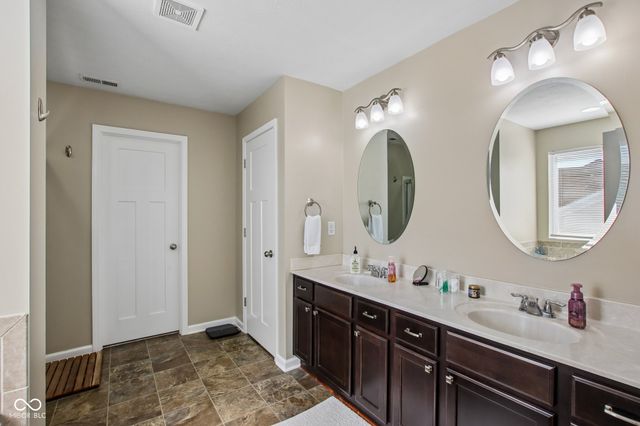 1334 Old Heritage Place, Greenwood, IN 46143