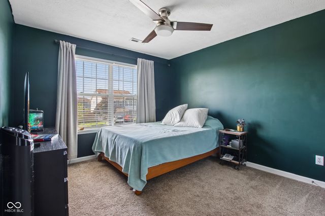 1334 Old Heritage Place, Greenwood, IN 46143