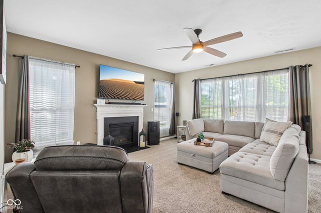 1334 Old Heritage Place, Greenwood, IN 46143