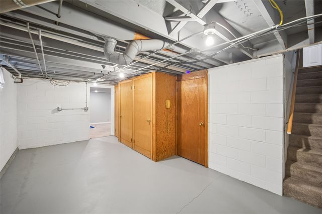 4110 Leonard Place, Des Moines, IA 50310