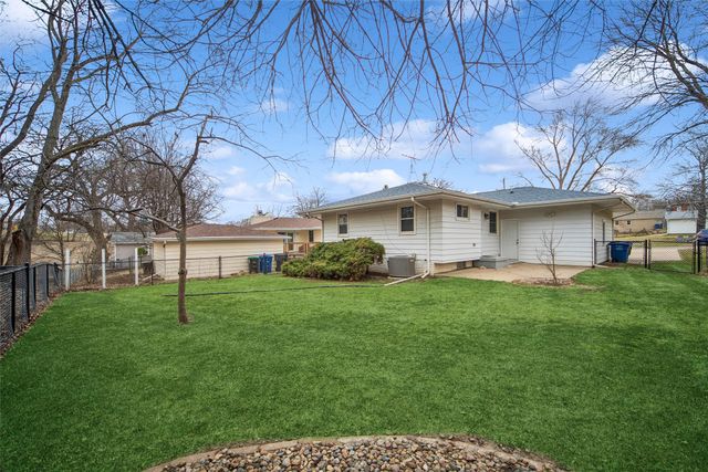 4110 Leonard Place, Des Moines, IA 50310