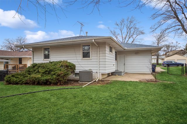 4110 Leonard Place, Des Moines, IA 50310