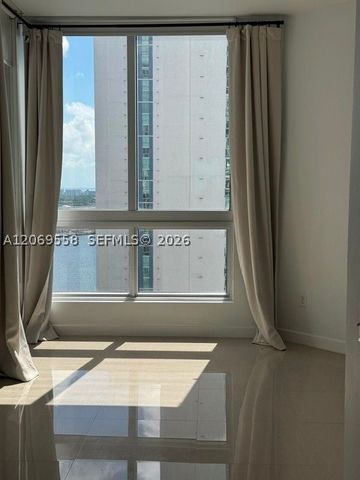 300 S Biscayne Blvd T-2416, Miami, FL 33131