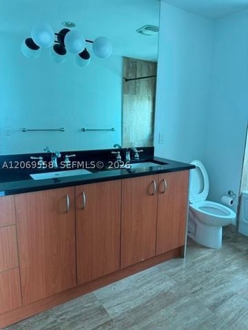 300 S Biscayne Blvd T-2416, Miami, FL 33131