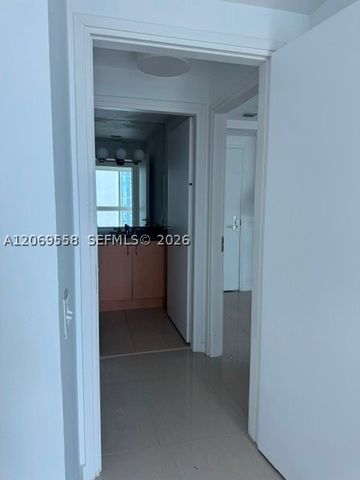 300 S Biscayne Blvd T-2416, Miami, FL 33131