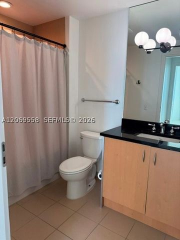 300 S Biscayne Blvd T-2416, Miami, FL 33131