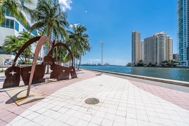 300 S Biscayne Blvd T-2416, Miami, FL 33131