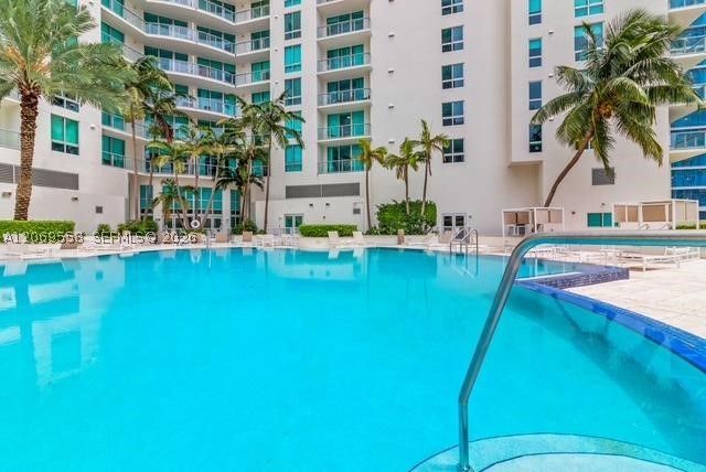 300 S Biscayne Blvd T-2416, Miami, FL 33131