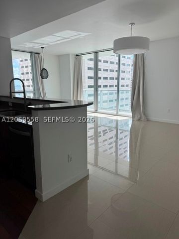 300 S Biscayne Blvd T-2416, Miami, FL 33131
