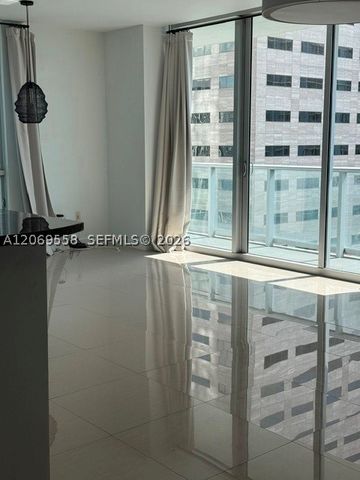 300 S Biscayne Blvd T-2416, Miami, FL 33131
