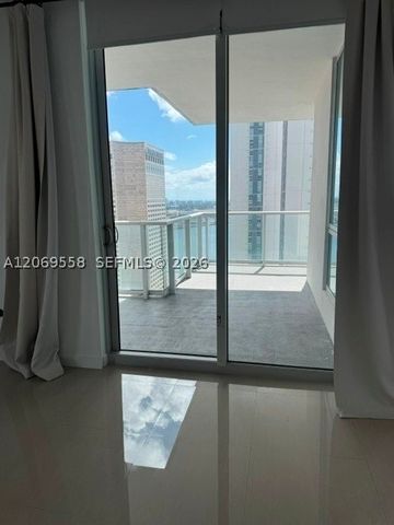 300 S Biscayne Blvd T-2416, Miami, FL 33131