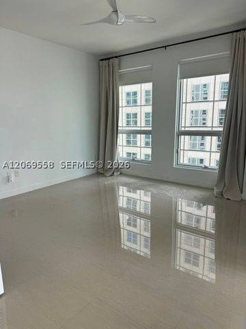 300 S Biscayne Blvd T-2416, Miami, FL 33131