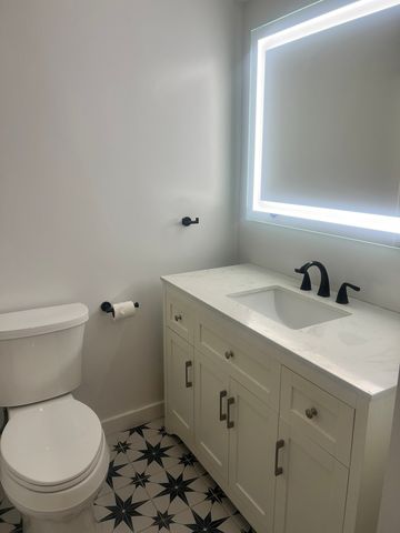 88 W Schiller Street 1707, Chicago, IL 60610