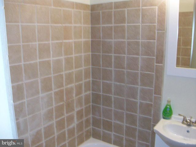 1239 S BONSALL ST, Philadelphia, PA 19146