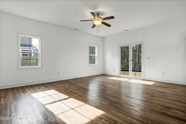 512 Everett Glades, Sneads Ferry, NC 28460