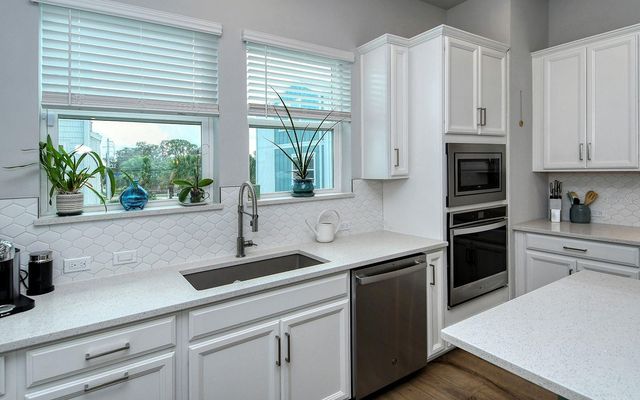 2300 LINDSTROM STREET, Sarasota, FL 34237
