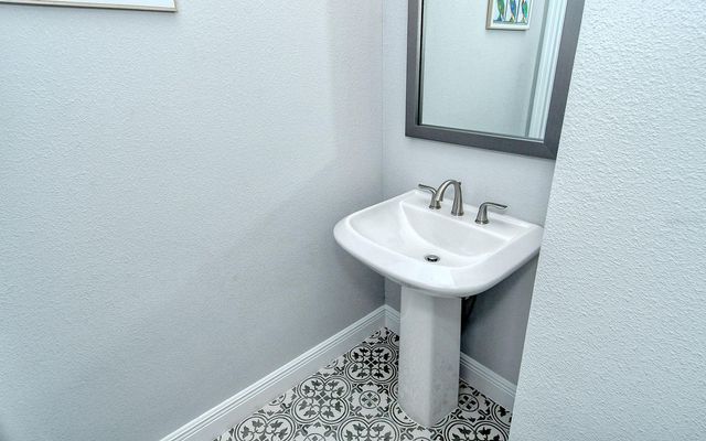 2300 LINDSTROM STREET, Sarasota, FL 34237